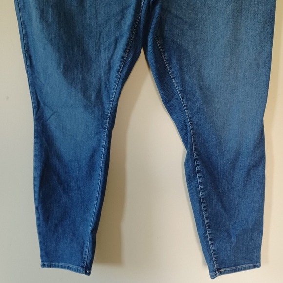 Levis Signature Jeans NWT Plus Sz 28M Womens Totally Shaping Pullon‎ Skinny - Picture 5 of 12